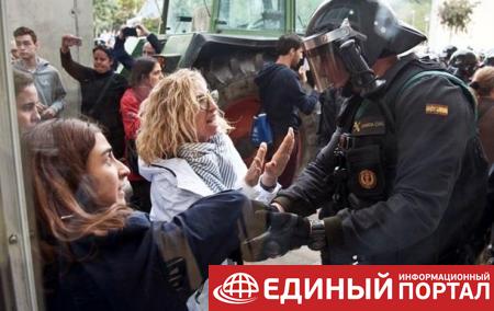 МВД Испании заявило о 431 раненом полицейском в Каталонии