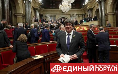 Отправленные в отставку каталонские министры вновь пришли на работу
