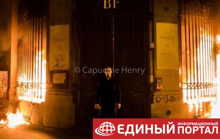 Скандальный российский художник поджег Банк Франции