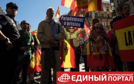 Тысячи испанцев вышли поддержать единство страны