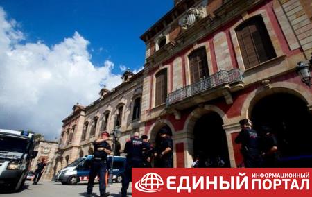 Здание парламента Каталонии оцепила полиция