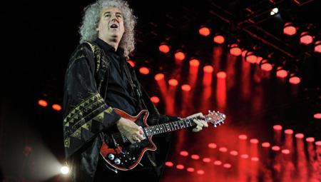 Гитарист Queen пообещал выгнать с концерта женщину за жалобу в Instagram