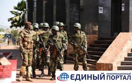 Боевики убили 14 человек на военной базе в Мали