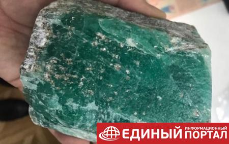 На Урале нашли изумруд весом 1,6 кг