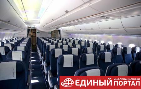 Пассажир рейса "Москва-Нью-Йорк" избил стюардессу