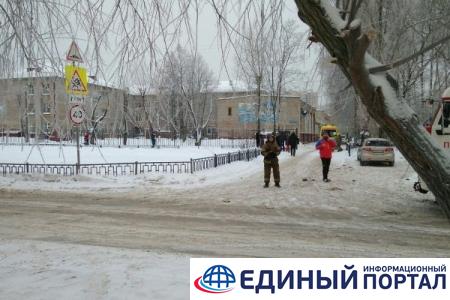 В РФ двое в масках напали на школу: восемь раненых