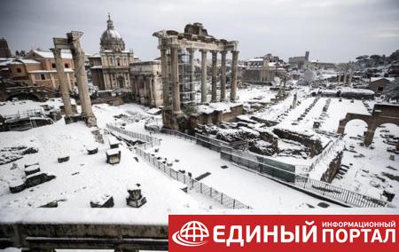Рим накрыли аномальные снегопады