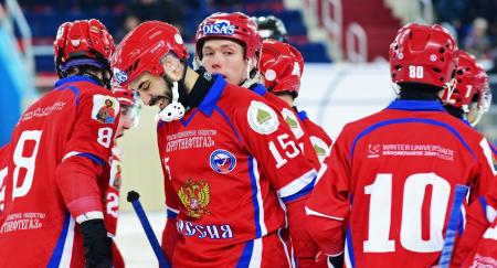 Сборная России по хоккею с мячом вышла в финал домашнего ЧМ, обыграв финнов