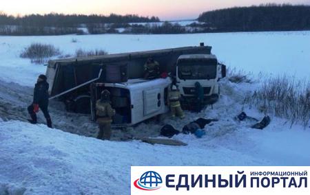 В России столкнулись фура и микроавтобус: девять жертв