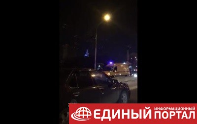 В Новосибирске автомобиль въехал в толпу людей