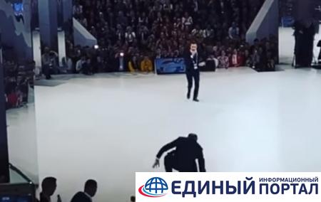 Лавров упал на сцене форума в Москве