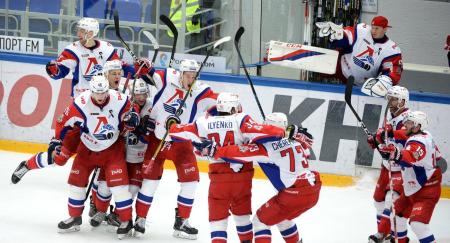 Попали под поезд: "Локомотив" обыграл "Торпедо" в первом раунде плей-офф КХЛ