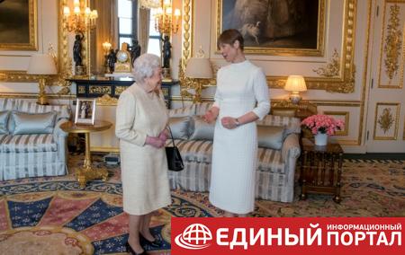 Президент Эстонии подарила королеве Британии баночку необычного меда