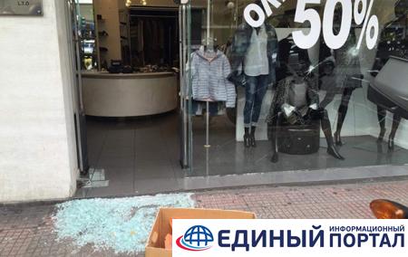 В центре Афин анархисты громят магазины