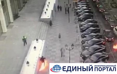 В Москве мужчина бросал "коктейли Молотова" и загорелся