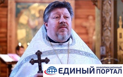 Из Москвы выслали священника, спевшего на церковной трапезе Мурку