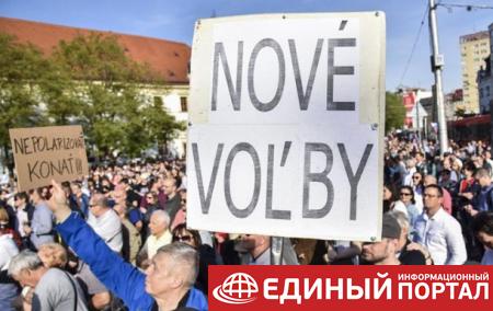 Тысячи словаков вышли на улицы с требованием досрочных выборов