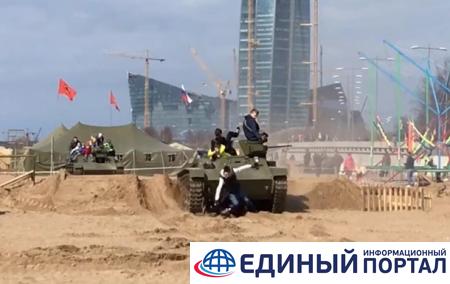 В Петербурге танк переехал посетителей фестиваля