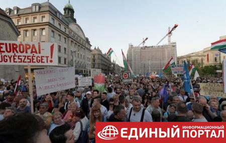 Венгры массово протестовали против политики Орбана