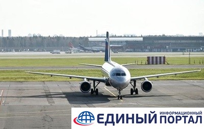 В аэропортах Москвы запретили переодеваться в туалетах и сидеть на полу