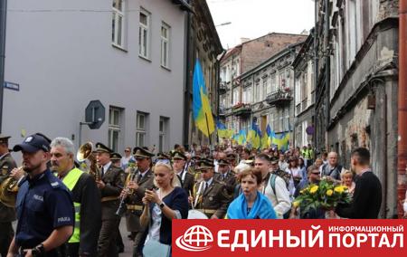 Украинское шествие в Польше встретили антибандеровским пикетом