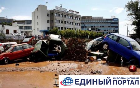 На Афины обрушились мощные ливни: затоплены дороги и авто