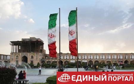 В Иране казнили 8 причастных к нападениям на парламент и мавзолей