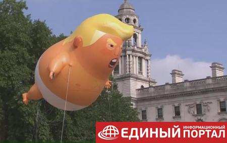 В Лондоне запустили надувной шар "малыш Трамп"