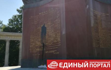 В Вене в третий раз за полгода облили краской памятник советским воинам