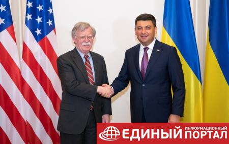 США интересует добыча украинского газа - Болтон