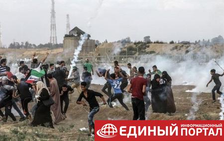 На границе сектора Газа погиб палестинец, десятки ранены