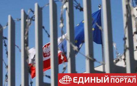 Еврокомиссия одобрила поправки Польши в противоречивый закон о ВС