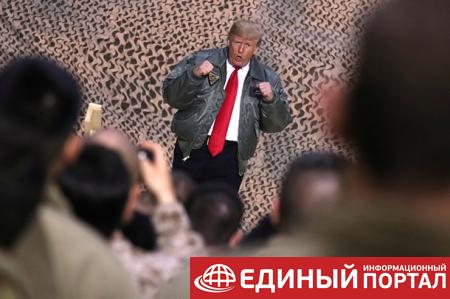Проехался по базам. Зачем Трамп съездил к солдатам