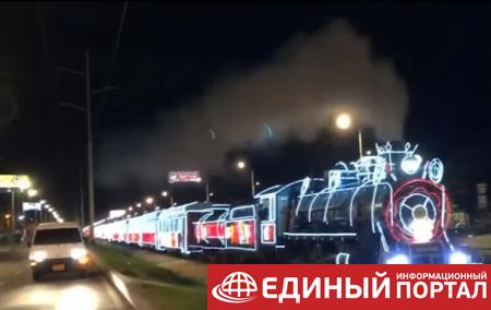 В Колумбии запустили рождественский поезд