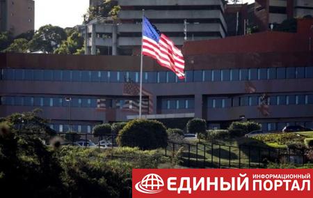 Дипломаты США покинули посольство в Каракасе