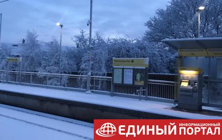 Снегопад в Британии: отменены авиарейсы и закрыты школы