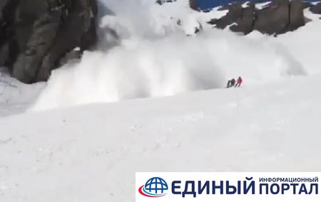 Лыжник снял на видео попытку бегства от лавины