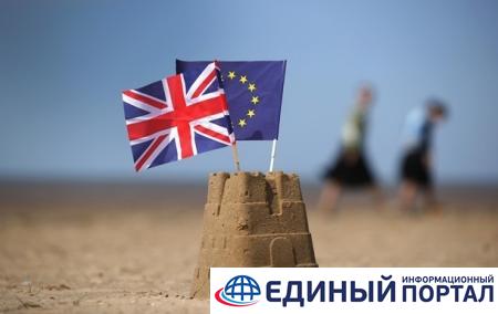 Британцам начали выдавать паспорта без слов ЕС на обложке