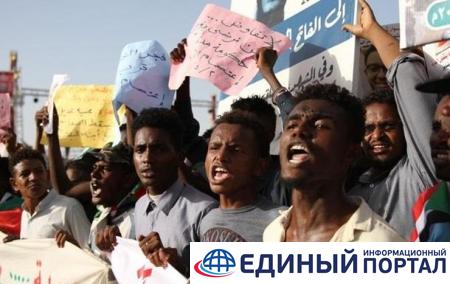 В ходе разгона забастовки в Судане погибло 14 человек - СМИ