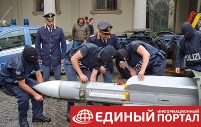 У воевавших на Донбассе итальянцев изъяли ракету