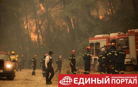 Лесные пожары в Греции: эвакуированы сотни туристов