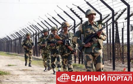 Пакистан перебрасывает военную технику на границу с Индией – СМИ