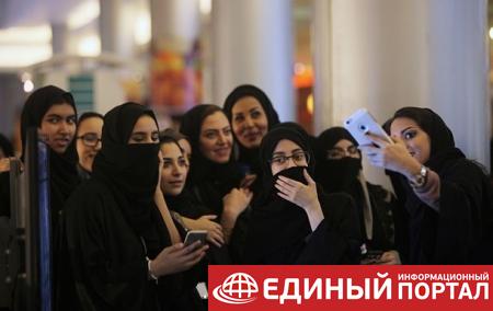 Саудовским женщинам разрешили самостоятельно выезжать за границу