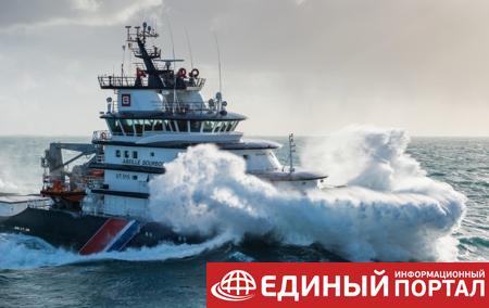 С затонувшего в океане судна спасены два украинца