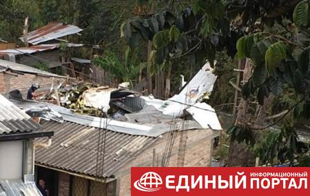 Семь человек погибли в результате падения самолета в Колумбии