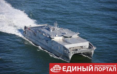 В Черном море Россия взяла на контроль корабль США