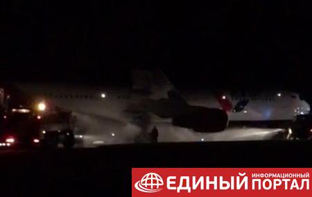 В РФ самолет совершил аварийную посадку: почти 50 пострадавших