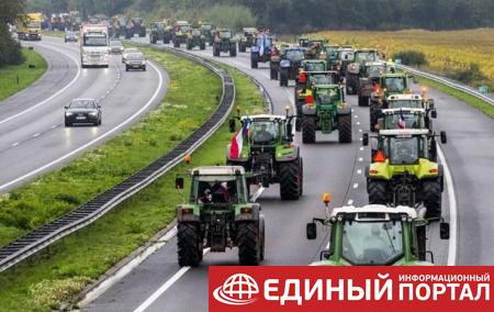 В Нидерландах фермеры устроили акцию протеста на тракторах