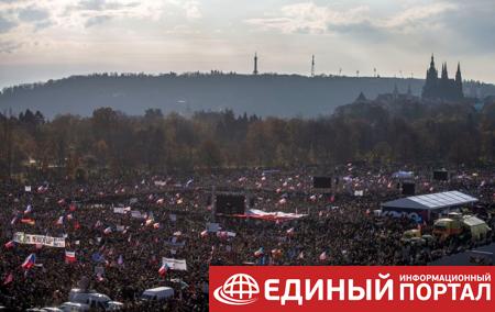 Сотни тысяч протестующих выдвинули ультиматум премьеру Чехии