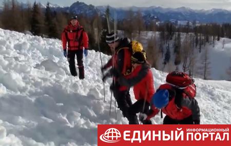В Альпах лавина накрыла туристов: двое погибших